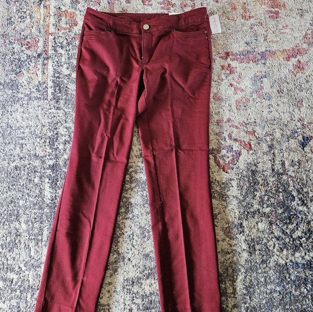 New Tappered Straight Fit pants